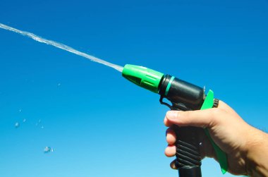 su sprey jeti ile el