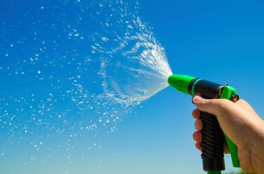 su sprey jeti ile el