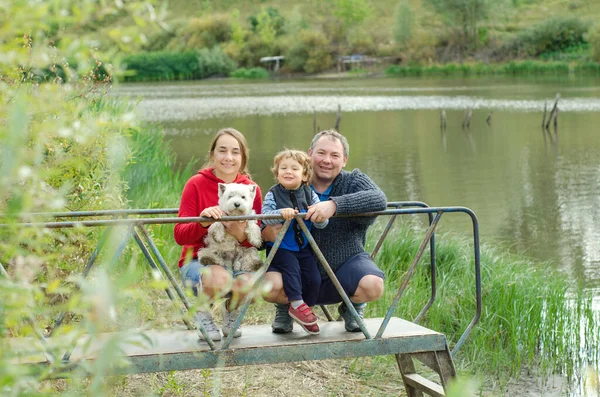 Gelukkig Familie Genieten Weekend Buiten — Stockfoto