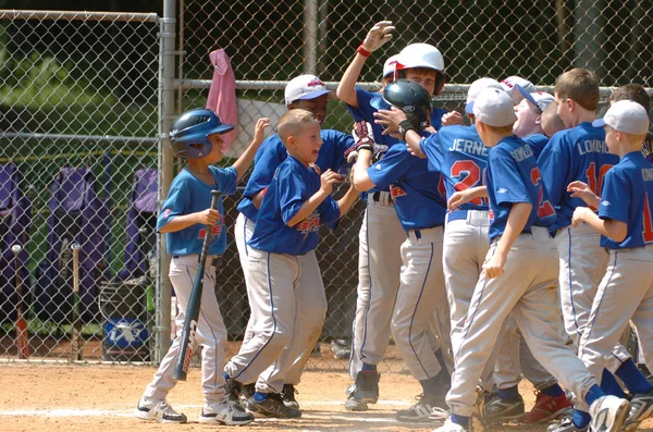 Pequeña Liga Béisbol Acción — Foto de Stock