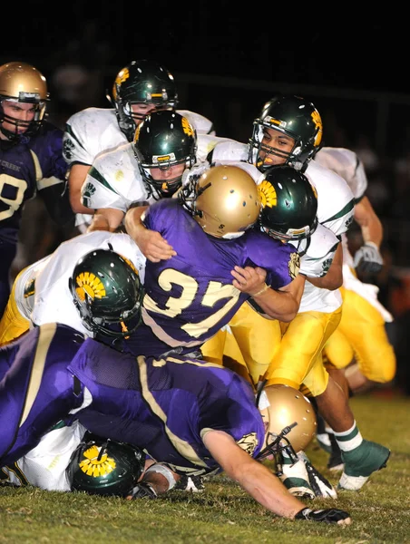高中橄榄球比赛行动 游戏在亚利桑那州播放 — 图库照片