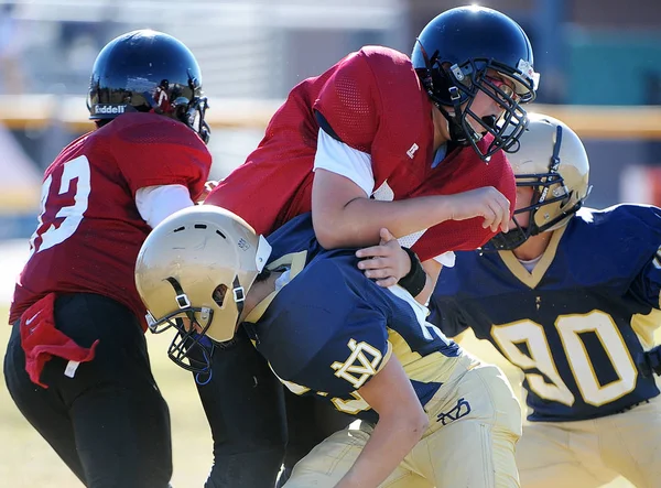 高中橄榄球比赛行动 游戏在亚利桑那州播放 — 图库照片