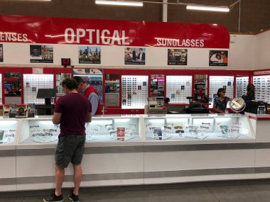 Costco Toptan multi milyar doları Global Perakendeci 50 eyaletin her yerinde konuma sahip olduğunu. Fotoğraf Gilbert Arizona çekildi.