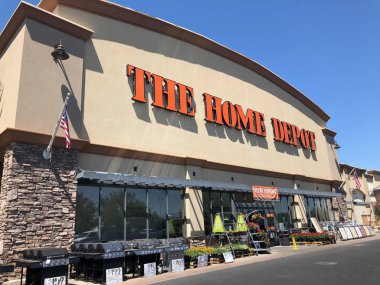 Home Depot en büyük ev geliştirme perakendeci Home Depot mağaza dışına United States.Exterior görünümünde logosu ile olduğunu.