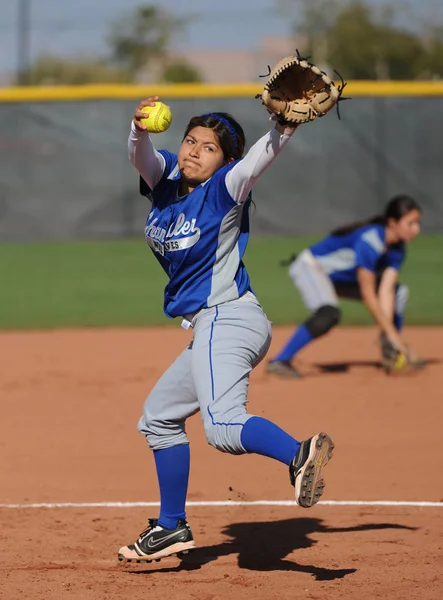 Meninas High School Softball Ação Jogo Sendo Jogado Nível Ensino — Fotografia de Stock