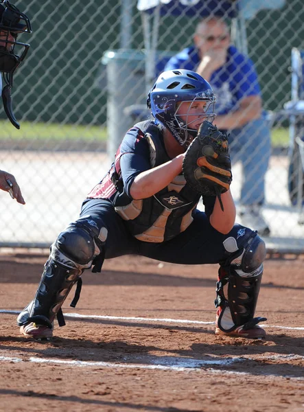 Meninas High School Softball Ação Jogo Sendo Jogado Nível Ensino — Fotografia de Stock