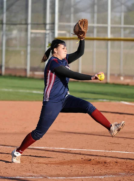 Flickor Gymnasiet Softball Spel Action Spelas Gymnasienivå Arizona Matchen Spelades — Stockfoto