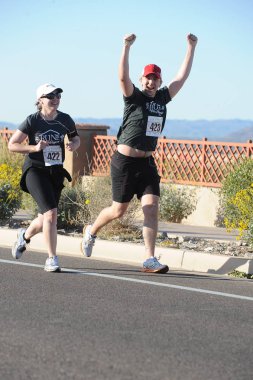 Yarı maraton, yol yarışı 13.1 mil Scottsdale Arizona 3 Mart 2012 sabahın erken saatlerinde tutuluyor. Bu yarış her yaştan kadın ve erkek tüm koşucular için açık.