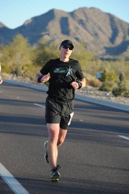 Yarı maraton, yol yarışı 13.1 mil Scottsdale Arizona 3 Mart 2012 sabahın erken saatlerinde tutuluyor. Bu yarış her yaştan kadın ve erkek tüm koşucular için açık.