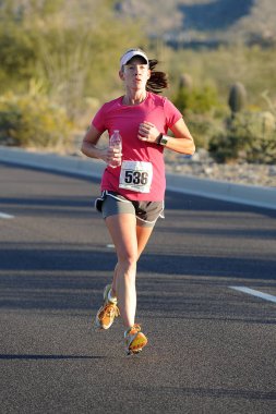 Yarı maraton, yol yarışı 13.1 mil Scottsdale Arizona 3 Mart 2012 sabahın erken saatlerinde tutuluyor. Bu yarış her yaştan kadın ve erkek tüm koşucular için açık.