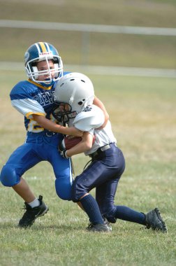  Warner Gençlik futbol eylem pop. Pop Warner Birleşik Devletler futbol oyun arkadaşları içinde en büyük ve en eski genç futbol ligi olduğunu.