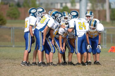  Warner Gençlik futbol eylem pop. Pop Warner Birleşik Devletler futbol oyun arkadaşları içinde en büyük ve en eski genç futbol ligi olduğunu.