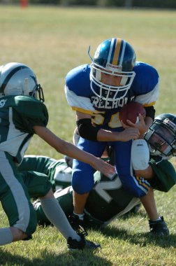  Warner Gençlik futbol eylem pop. Pop Warner Birleşik Devletler futbol oyun arkadaşları içinde en büyük ve en eski genç futbol ligi olduğunu.