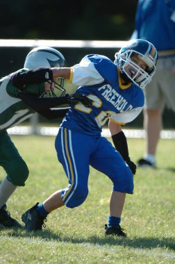  Warner Gençlik futbol eylem pop. Pop Warner Birleşik Devletler futbol oyun arkadaşları içinde en büyük ve en eski genç futbol ligi olduğunu.