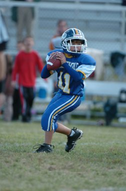  Warner Gençlik futbol eylem pop. Pop Warner Birleşik Devletler futbol oyun arkadaşları içinde en büyük ve en eski genç futbol ligi olduğunu.