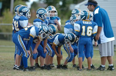  Warner Gençlik futbol eylem pop. Pop Warner Birleşik Devletler futbol oyun arkadaşları içinde en büyük ve en eski genç futbol ligi olduğunu.