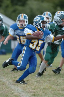  Warner Gençlik futbol eylem pop. Pop Warner Birleşik Devletler futbol oyun arkadaşları içinde en büyük ve en eski genç futbol ligi olduğunu.