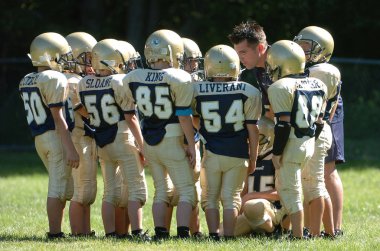  Warner Gençlik futbol eylem pop. Pop Warner Birleşik Devletler futbol oyun arkadaşları içinde en büyük ve en eski genç futbol ligi olduğunu.