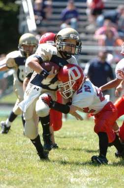  Warner Gençlik futbol eylem pop. Pop Warner Birleşik Devletler futbol oyun arkadaşları içinde en büyük ve en eski genç futbol ligi olduğunu.