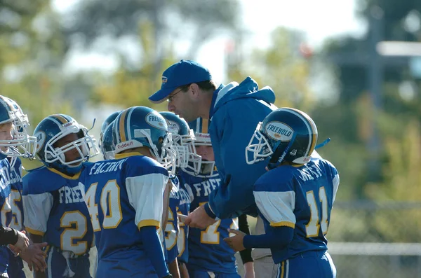  Warner Gençlik futbol eylem pop. Pop Warner Birleşik Devletler futbol oyun arkadaşları içinde en büyük ve en eski genç futbol ligi olduğunu.