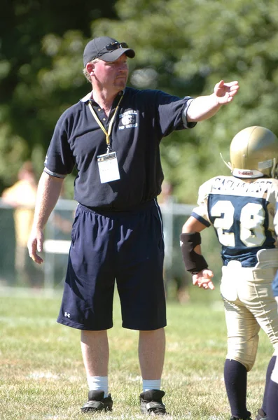  Warner Gençlik futbol eylem pop. Pop Warner Birleşik Devletler futbol oyun arkadaşları içinde en büyük ve en eski genç futbol ligi olduğunu.