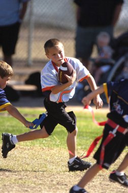 Oyun aksiyon ve sahip eğlenceli çocuklar tarafından oynanan futbol oyun bayrak. Bayrak futbol bir bayrak alınır bir Amerikan futbolu oyunun temel kuralları futbol çözmek için benzer nerede ama oyuncular yere mücadele yerine sürümüdür.