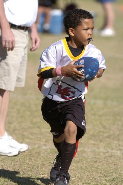 Oyun aksiyon ve sahip eğlenceli çocuklar tarafından oynanan futbol oyun bayrak. Bayrak futbol bir bayrak alınır bir Amerikan futbolu oyunun temel kuralları futbol çözmek için benzer nerede ama oyuncular yere mücadele yerine sürümüdür.