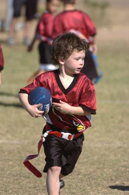 Oyun aksiyon ve sahip eğlenceli çocuklar tarafından oynanan futbol oyun bayrak. Bayrak futbol bir bayrak alınır bir Amerikan futbolu oyunun temel kuralları futbol çözmek için benzer nerede ama oyuncular yere mücadele yerine sürümüdür.
