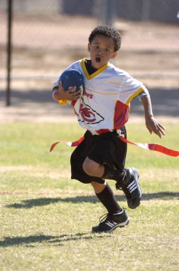 Oyun aksiyon ve sahip eğlenceli çocuklar tarafından oynanan futbol oyun bayrak. Bayrak futbol bir bayrak alınır bir Amerikan futbolu oyunun temel kuralları futbol çözmek için benzer nerede ama oyuncular yere mücadele yerine sürümüdür.