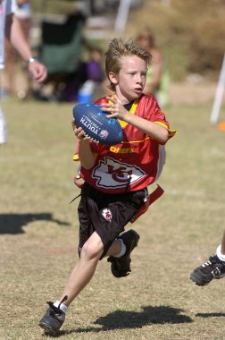 Oyun aksiyon ve sahip eğlenceli çocuklar tarafından oynanan futbol oyun bayrak. Bayrak futbol bir bayrak alınır bir Amerikan futbolu oyunun temel kuralları futbol çözmek için benzer nerede ama oyuncular yere mücadele yerine sürümüdür.