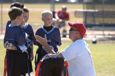 Oyun aksiyon ve sahip eğlenceli çocuklar tarafından oynanan futbol oyun bayrak. Bayrak futbol bir bayrak alınır bir Amerikan futbolu oyunun temel kuralları futbol çözmek için benzer nerede ama oyuncular yere mücadele yerine sürümüdür.