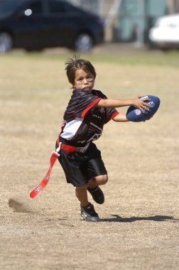 Oyun aksiyon ve sahip eğlenceli çocuklar tarafından oynanan futbol oyun bayrak. Bayrak futbol bir bayrak alınır bir Amerikan futbolu oyunun temel kuralları futbol çözmek için benzer nerede ama oyuncular yere mücadele yerine sürümüdür.