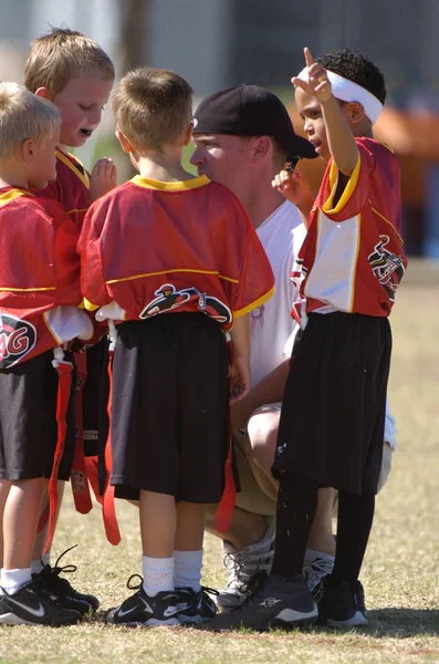 Oyun aksiyon ve sahip eğlenceli çocuklar tarafından oynanan futbol oyun bayrak. Bayrak futbol bir bayrak alınır bir Amerikan futbolu oyunun temel kuralları futbol çözmek için benzer nerede ama oyuncular yere mücadele yerine sürümüdür.