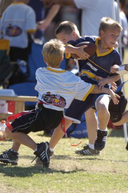 Oyun aksiyon ve sahip eğlenceli çocuklar tarafından oynanan futbol oyun bayrak. Bayrak futbol bir bayrak alınır bir Amerikan futbolu oyunun temel kuralları futbol çözmek için benzer nerede ama oyuncular yere mücadele yerine sürümüdür.