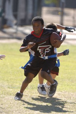 Oyun aksiyon ve sahip eğlenceli çocuklar tarafından oynanan futbol oyun bayrak. Bayrak futbol bir bayrak alınır bir Amerikan futbolu oyunun temel kuralları futbol çözmek için benzer nerede ama oyuncular yere mücadele yerine sürümüdür.