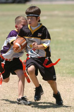 Oyun aksiyon ve sahip eğlenceli çocuklar tarafından oynanan futbol oyun bayrak. Bayrak futbol bir bayrak alınır bir Amerikan futbolu oyunun temel kuralları futbol çözmek için benzer nerede ama oyuncular yere mücadele yerine sürümüdür.