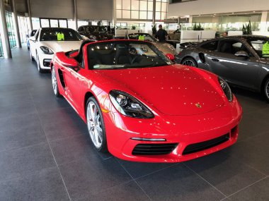 Yeni Porsche araba bayilik Amerika Birleşik Devletleri'nin güneybatı kesiminde bir Gilbert Arizona konumda araba satıyorsun. Yüksek performanslı spor otomobil ve SUV'lar konusunda uzmanlaşmış bir Alman otomobil üreticisi Porsche Ag olduğunu.