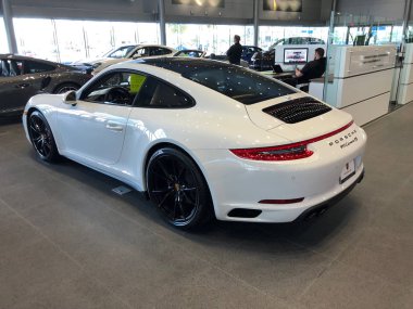 Yeni Porsche araba bayilik Amerika Birleşik Devletleri'nin güneybatı kesiminde bir Gilbert Arizona konumda araba satıyorsun. Yüksek performanslı spor otomobil ve SUV'lar konusunda uzmanlaşmış bir Alman otomobil üreticisi Porsche Ag olduğunu.