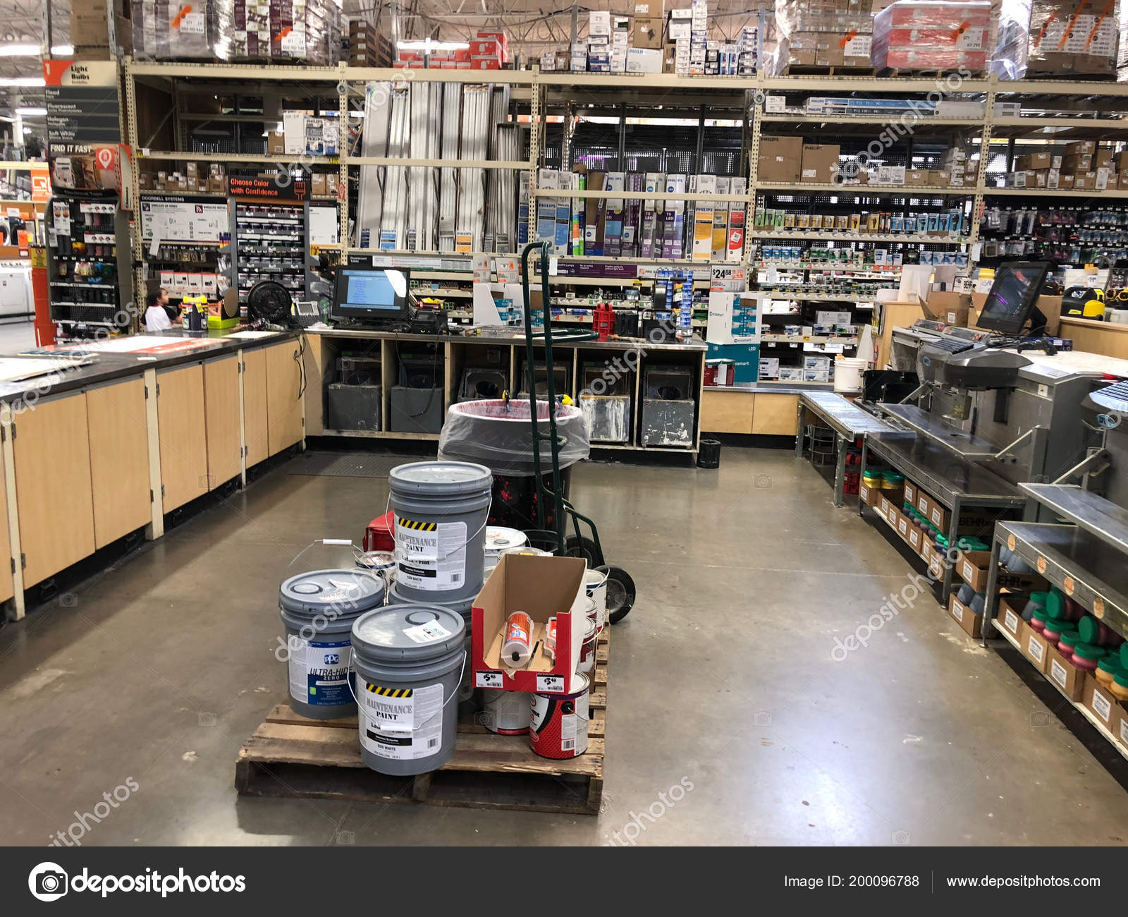 Home Depot Largest Home Improvement Retailer United States Painting  Department – Stock Editorial Photo © ProShooter #200096788