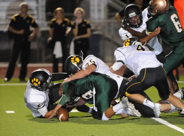 Arizona Doğu Vadisi oynanan bir normal sezon oyunları sırasında lise futbol oyun eylem. Yüksek okul futbol lise takım Amerika Birleşik Devletleri'nde oynadığı ızgara futbolcu.