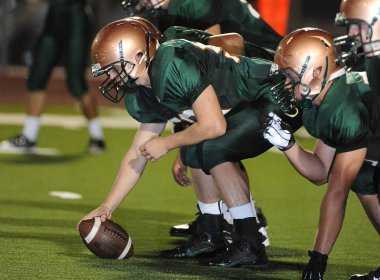 Arizona Doğu Vadisi oynanan bir normal sezon oyunları sırasında lise futbol oyun eylem. Yüksek okul futbol lise takım Amerika Birleşik Devletleri'nde oynadığı ızgara futbolcu.