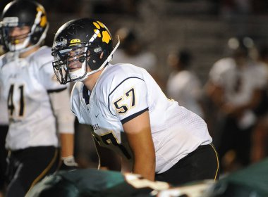 Arizona Doğu Vadisi oynanan bir normal sezon oyunları sırasında lise futbol oyun eylem. Yüksek okul futbol lise takım Amerika Birleşik Devletleri'nde oynadığı ızgara futbolcu.