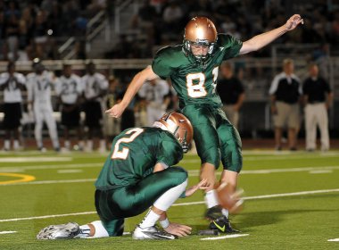 Arizona Doğu Vadisi oynanan bir normal sezon oyunları sırasında lise futbol oyun eylem. Yüksek okul futbol lise takım Amerika Birleşik Devletleri'nde oynadığı ızgara futbolcu.