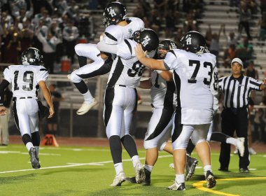 Arizona Doğu Vadisi oynanan bir normal sezon oyunları sırasında lise futbol oyun eylem. Yüksek okul futbol lise takım Amerika Birleşik Devletleri'nde oynadığı ızgara futbolcu.