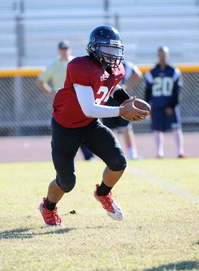 Arizona Doğu Vadisi oynanan bir normal sezon oyunları sırasında lise futbol oyun eylem. Yüksek okul futbol lise takım Amerika Birleşik Devletleri'nde oynadığı ızgara futbolcu.