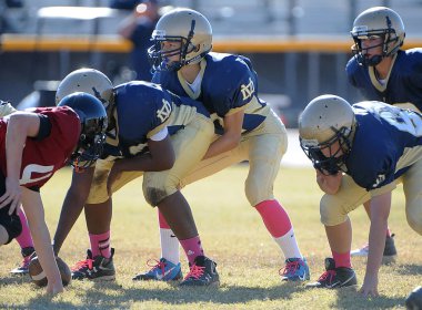 Arizona Doğu Vadisi oynanan bir normal sezon oyunları sırasında lise futbol oyun eylem. Yüksek okul futbol lise takım Amerika Birleşik Devletleri'nde oynadığı ızgara futbolcu.