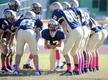 Arizona Doğu Vadisi oynanan bir normal sezon oyunları sırasında lise futbol oyun eylem. Yüksek okul futbol lise takım Amerika Birleşik Devletleri'nde oynadığı ızgara futbolcu.