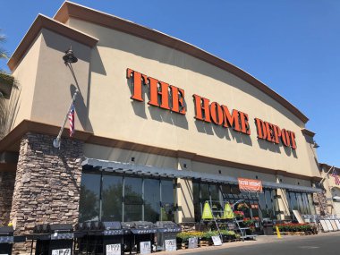 Home Depot en büyük ev geliştirme perakendeci Amerika Birleşik Devletleri olduğunu. Boya ve malzemeleri satın almak müşteriler için satılan çeşitli resim bölümü. Gilbert Arizona ABD Güney Batı bölümünde yer alan fotoğraf çekildi