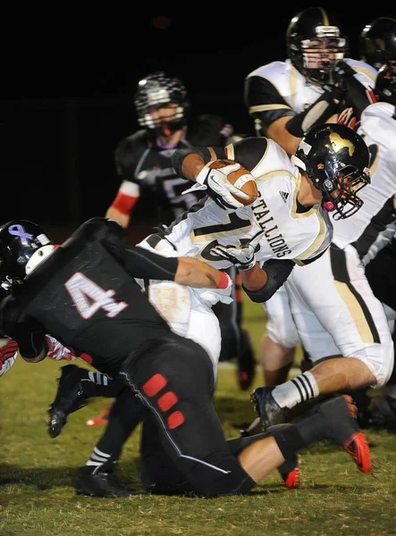 Arizona Doğu Vadisi oynanan bir normal sezon oyunları sırasında lise futbol oyun eylem. Yüksek okul futbol lise takım Amerika Birleşik Devletleri'nde oynadığı ızgara futbolcu.