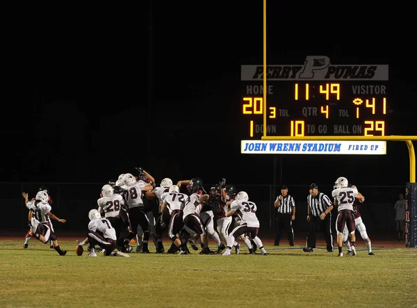 High School Voetbal Spel Actie Tijdens Een Reguliere Seizoen Spelen — Stockfoto